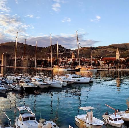 Apartments Feral Trogir Bagian luar foto