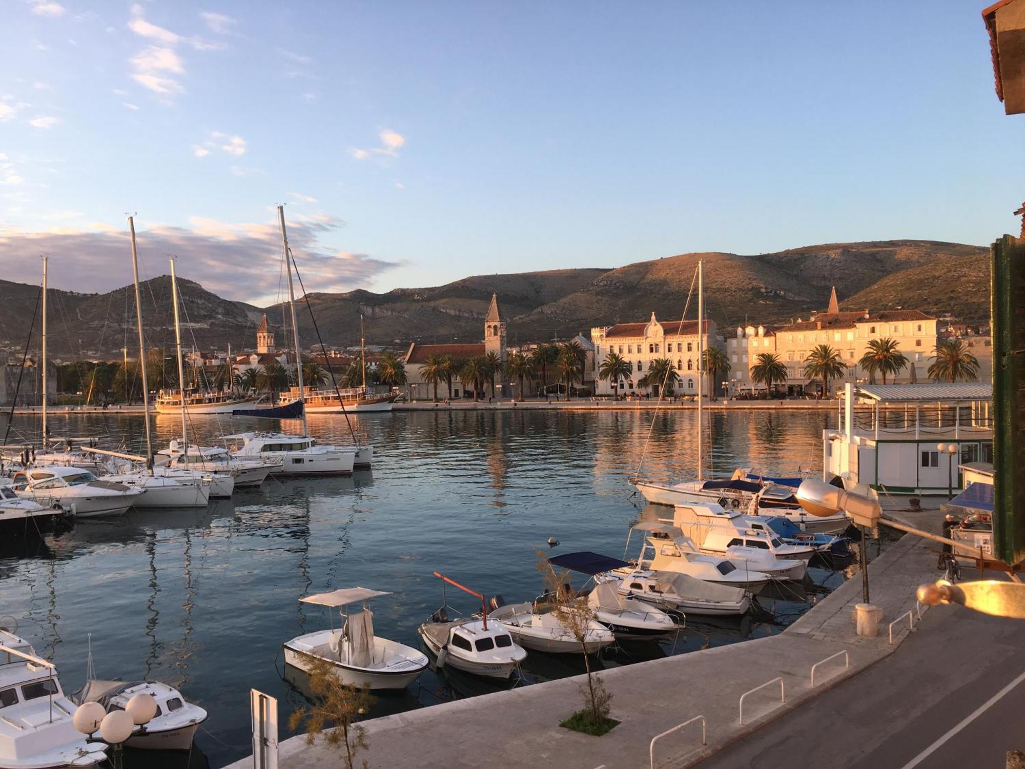 Apartments Feral Trogir Bagian luar foto