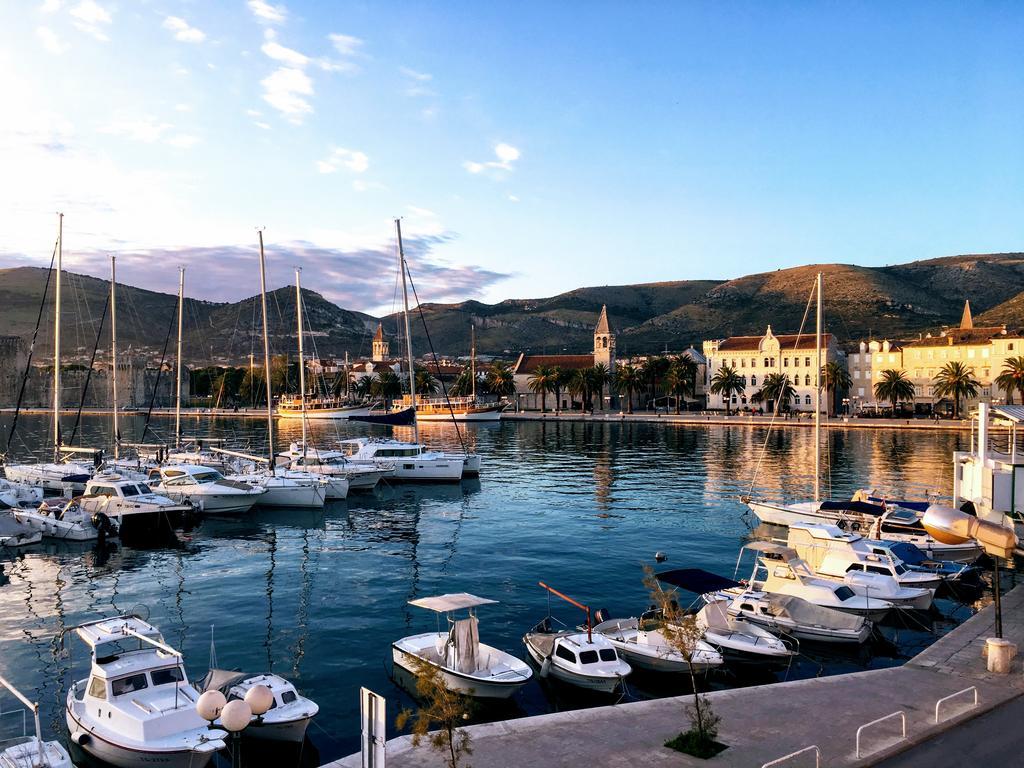 Apartments Feral Trogir Bagian luar foto