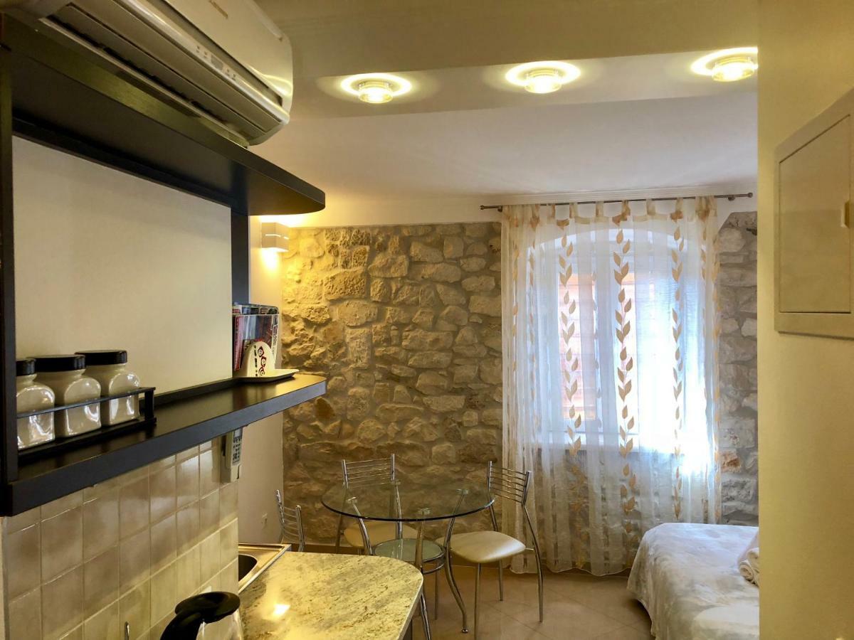 Apartments Feral Trogir Bagian luar foto