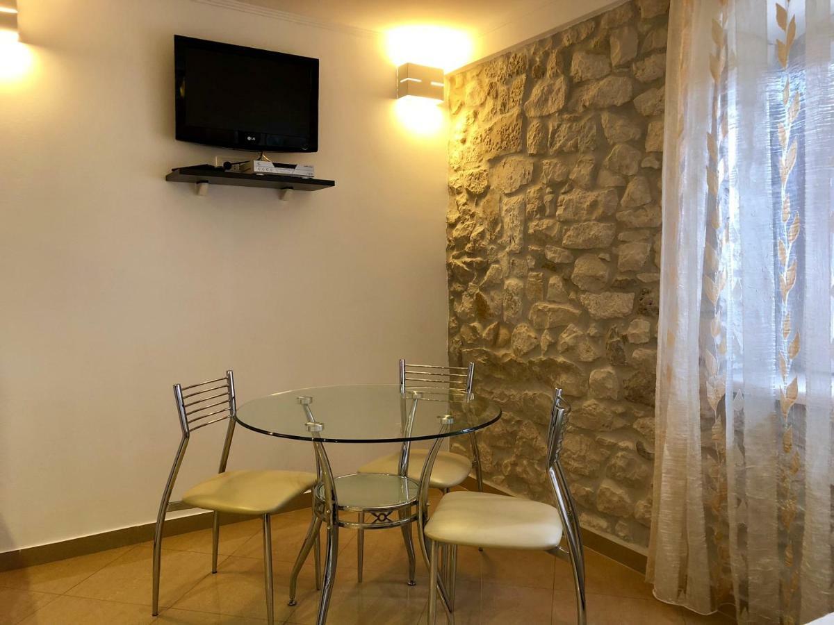 Apartments Feral Trogir Bagian luar foto