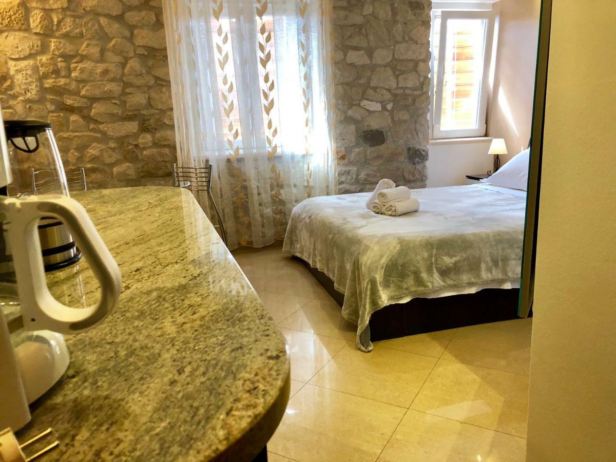 Apartments Feral Trogir Bagian luar foto