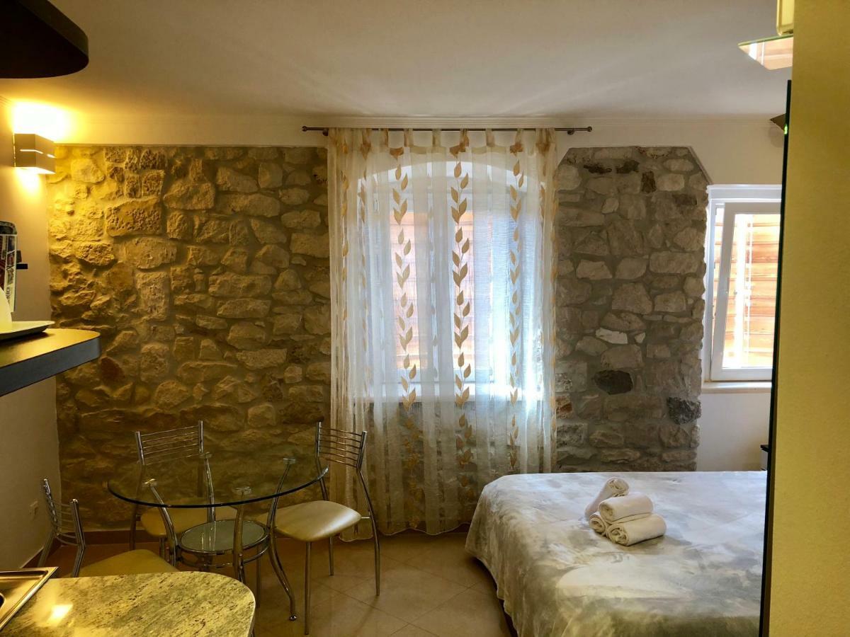 Apartments Feral Trogir Bagian luar foto
